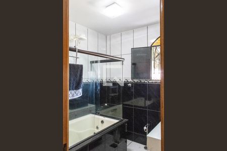 Casa para alugar com 290m², 5 quartos e 4 vagasBanheiro - Casa 2