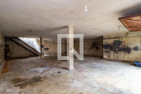 Casa à venda com 265m², 4 quartos e 6 vagas Casa à venda com 265m², 4 quartos e 6 vagasGaragem