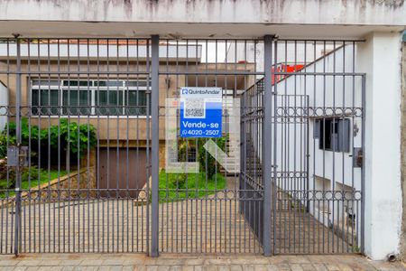 Casa à venda com 265m², 4 quartos e 6 vagas Casa à venda com 265m², 4 quartos e 6 vagasInstalação de Plaquinha