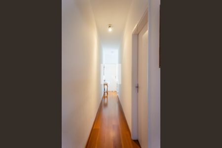 Casa à venda com 184m², 3 quartos e 2 vagas Casa à venda com 184m², 3 quartos e 2 vagasCorredor