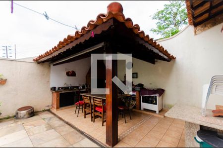 Casa à venda com 332m², 4 quartos e 5 vagasChurrasqueira