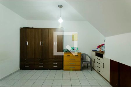 Casa à venda com 332m², 4 quartos e 5 vagasQuarto Externo