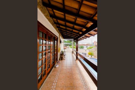 Casa à venda com 332m², 4 quartos e 5 vagasVaranda