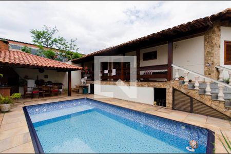 Casa à venda com 332m², 4 quartos e 5 vagasPiscina