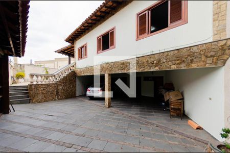 Casa à venda com 332m², 4 quartos e 5 vagasGaragem