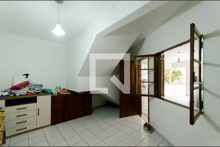 Casa à venda com 332m², 4 quartos e 5 vagasQuarto Externo