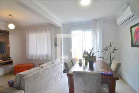Sala  de casa de condomínio à venda com 3 quartos, 150m² em Marechal Rondon, Canoas