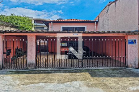Casa à venda com 225m², 2 quartos e 4 vagasFachada com Plaquinha