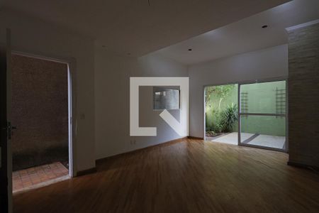 1º  andar - sala de casa para alugar com 4 quartos, 150m² em Parque Frondoso, Cotia