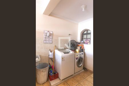 Casa à venda com 260m², 3 quartos e 2 vagasÁrea de serviço