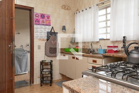 Casa à venda com 677m², 5 quartos e 6 vagas Casa à venda com 677m², 5 quartos e 6 vagasCozinha