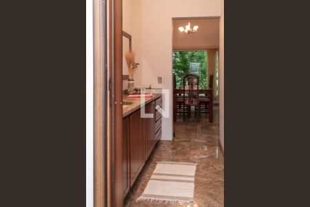 Casa à venda com 677m², 5 quartos e 6 vagas Casa à venda com 677m², 5 quartos e 6 vagasLavabo