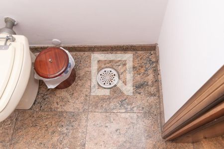 Casa à venda com 677m², 5 quartos e 6 vagas Casa à venda com 677m², 5 quartos e 6 vagasLavabo