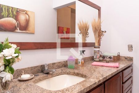 Casa à venda com 677m², 5 quartos e 6 vagas Casa à venda com 677m², 5 quartos e 6 vagasLavabo