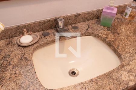 Casa à venda com 677m², 5 quartos e 6 vagas Casa à venda com 677m², 5 quartos e 6 vagasLavabo