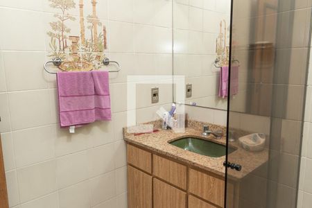 Casa à venda com 677m², 5 quartos e 6 vagas Casa à venda com 677m², 5 quartos e 6 vagasBanheiro da Suíte 1