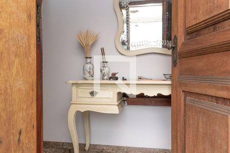 Casa à venda com 677m², 5 quartos e 6 vagas Casa à venda com 677m², 5 quartos e 6 vagasEntrada