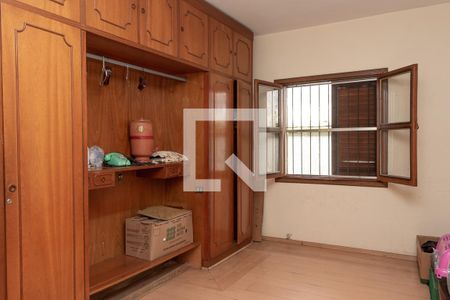 Casa à venda com 677m², 5 quartos e 6 vagas Casa à venda com 677m², 5 quartos e 6 vagasQuarto 1