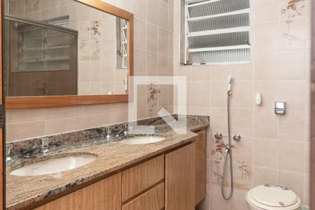 Casa à venda com 677m², 5 quartos e 6 vagas Casa à venda com 677m², 5 quartos e 6 vagasBanheiro da Suíte 3