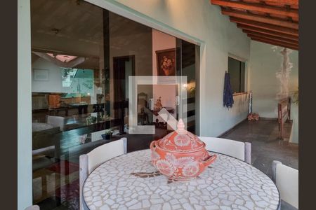 Casa à venda com 677m², 5 quartos e 6 vagas Casa à venda com 677m², 5 quartos e 6 vagasVaranda da Sala