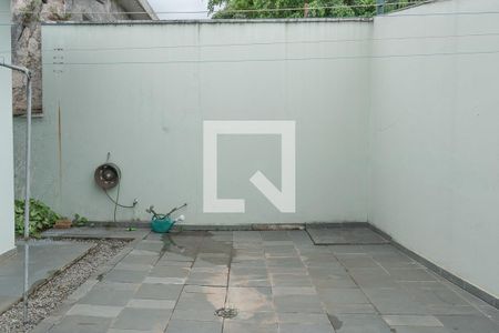 Casa à venda com 677m², 5 quartos e 6 vagas Casa à venda com 677m², 5 quartos e 6 vagasÁrea externa 1