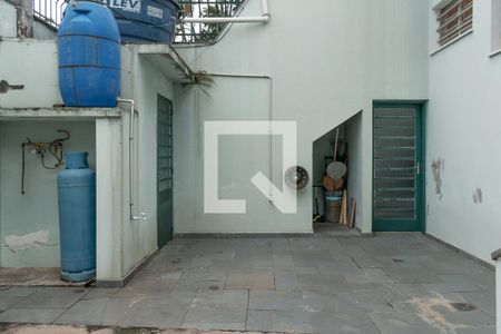 Casa à venda com 677m², 5 quartos e 6 vagas Casa à venda com 677m², 5 quartos e 6 vagasÁrea externa 2