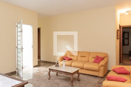 Casa à venda com 677m², 5 quartos e 6 vagas Casa à venda com 677m², 5 quartos e 6 vagasSala 4