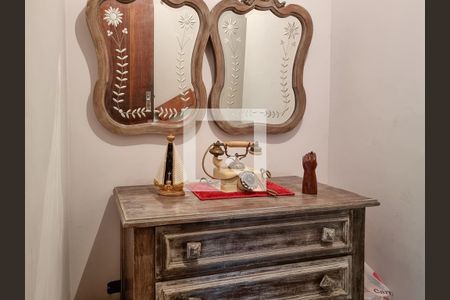 Casa à venda com 677m², 5 quartos e 6 vagas Casa à venda com 677m², 5 quartos e 6 vagasEntrada 2