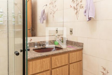 Casa à venda com 677m², 5 quartos e 6 vagas Casa à venda com 677m², 5 quartos e 6 vagasBanheiro 4