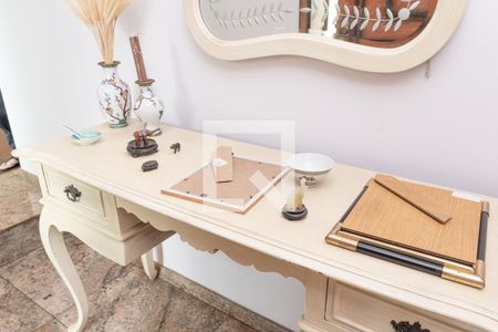 Casa à venda com 677m², 5 quartos e 6 vagas Casa à venda com 677m², 5 quartos e 6 vagasEntrada