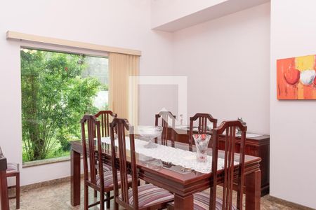 Casa à venda com 677m², 5 quartos e 6 vagas Casa à venda com 677m², 5 quartos e 6 vagasSala de Jantar