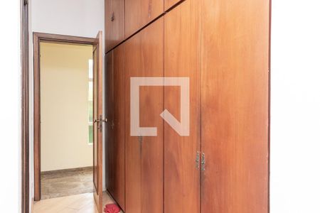 Casa à venda com 677m², 5 quartos e 6 vagas Casa à venda com 677m², 5 quartos e 6 vagasSuíte 1