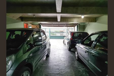 Casa à venda com 677m², 5 quartos e 6 vagas Casa à venda com 677m², 5 quartos e 6 vagasGaragem