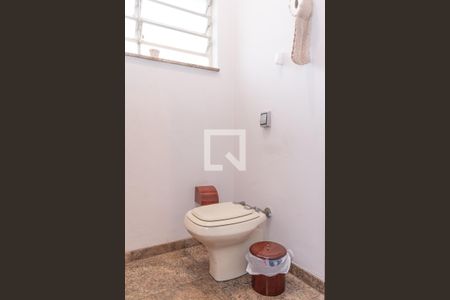 Casa à venda com 677m², 5 quartos e 6 vagas Casa à venda com 677m², 5 quartos e 6 vagasLavabo