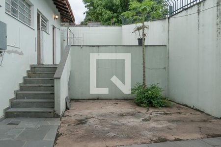Casa à venda com 677m², 5 quartos e 6 vagas Casa à venda com 677m², 5 quartos e 6 vagasÁrea externa 2