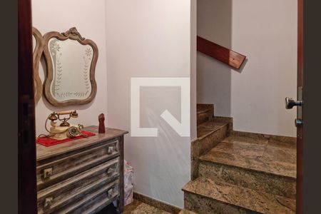 Casa à venda com 677m², 5 quartos e 6 vagas Casa à venda com 677m², 5 quartos e 6 vagasEntrada 2