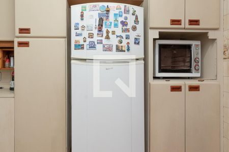 Casa à venda com 677m², 5 quartos e 6 vagas Casa à venda com 677m², 5 quartos e 6 vagasCozinha