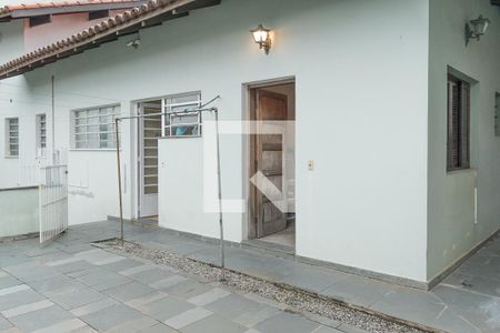 Casa à venda com 677m², 5 quartos e 6 vagas Casa à venda com 677m², 5 quartos e 6 vagasÁrea externa 1