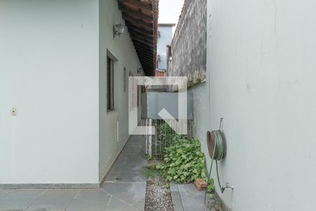 Casa à venda com 677m², 5 quartos e 6 vagas Casa à venda com 677m², 5 quartos e 6 vagasÁrea externa 1