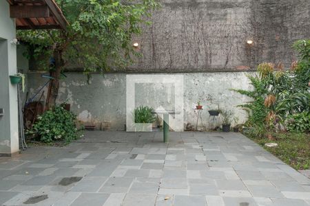 Casa à venda com 677m², 5 quartos e 6 vagas Casa à venda com 677m², 5 quartos e 6 vagasÁrea externa 4