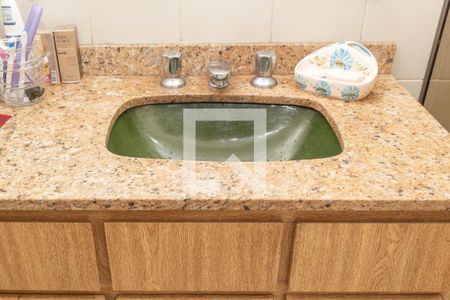 Casa à venda com 677m², 5 quartos e 6 vagas Casa à venda com 677m², 5 quartos e 6 vagasBanheiro da Suíte 1