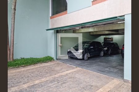 Casa à venda com 677m², 5 quartos e 6 vagas Casa à venda com 677m², 5 quartos e 6 vagasGaragem descoberta