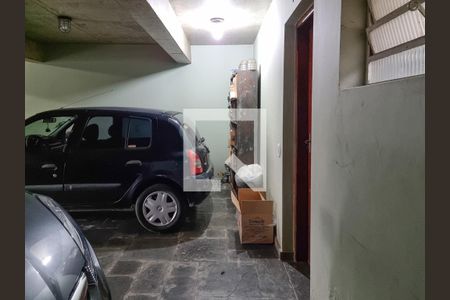 Casa à venda com 677m², 5 quartos e 6 vagas Casa à venda com 677m², 5 quartos e 6 vagasGaragem