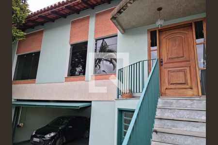 Casa à venda com 677m², 5 quartos e 6 vagas Casa à venda com 677m², 5 quartos e 6 vagasFachada