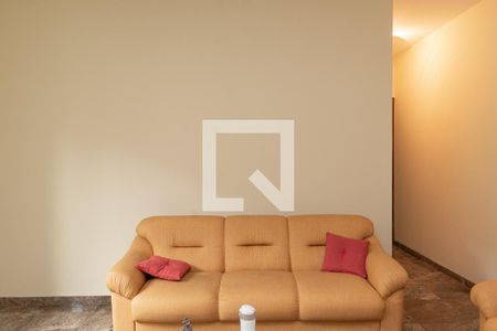 Casa à venda com 677m², 5 quartos e 6 vagas Casa à venda com 677m², 5 quartos e 6 vagasSala 4