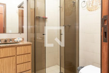 Casa à venda com 677m², 5 quartos e 6 vagas Casa à venda com 677m², 5 quartos e 6 vagasBanheiro da Suíte 1