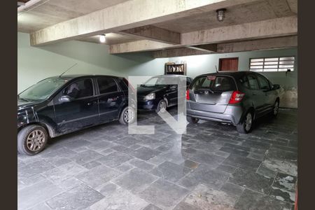 Casa à venda com 677m², 5 quartos e 6 vagas Casa à venda com 677m², 5 quartos e 6 vagasGaragem
