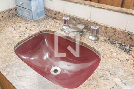 Casa à venda com 677m², 5 quartos e 6 vagas Casa à venda com 677m², 5 quartos e 6 vagasdetalhe Banheiro da Suíte 2