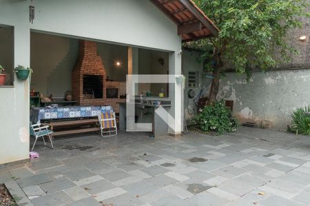 Casa à venda com 677m², 5 quartos e 6 vagas Casa à venda com 677m², 5 quartos e 6 vagasÁrea externa 4