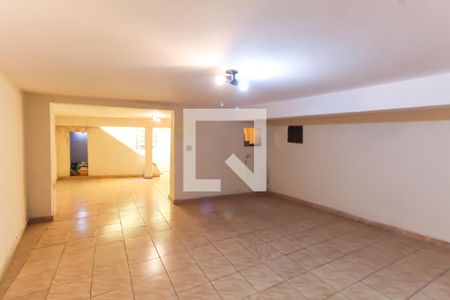 Área externa de casa à venda com 3 quartos, 168m² em Vila Bertioga, São Paulo
